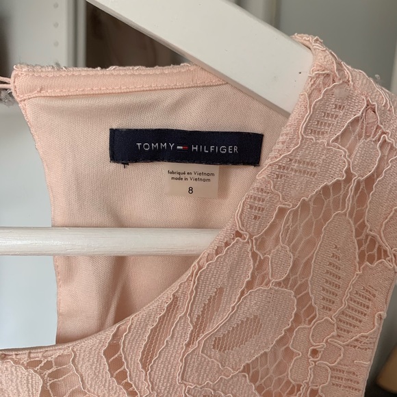 Pink lace dress - Picture 2 of 4